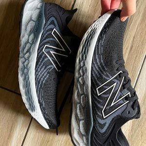 Mens New Balance 1080 V11 size 9 NEW